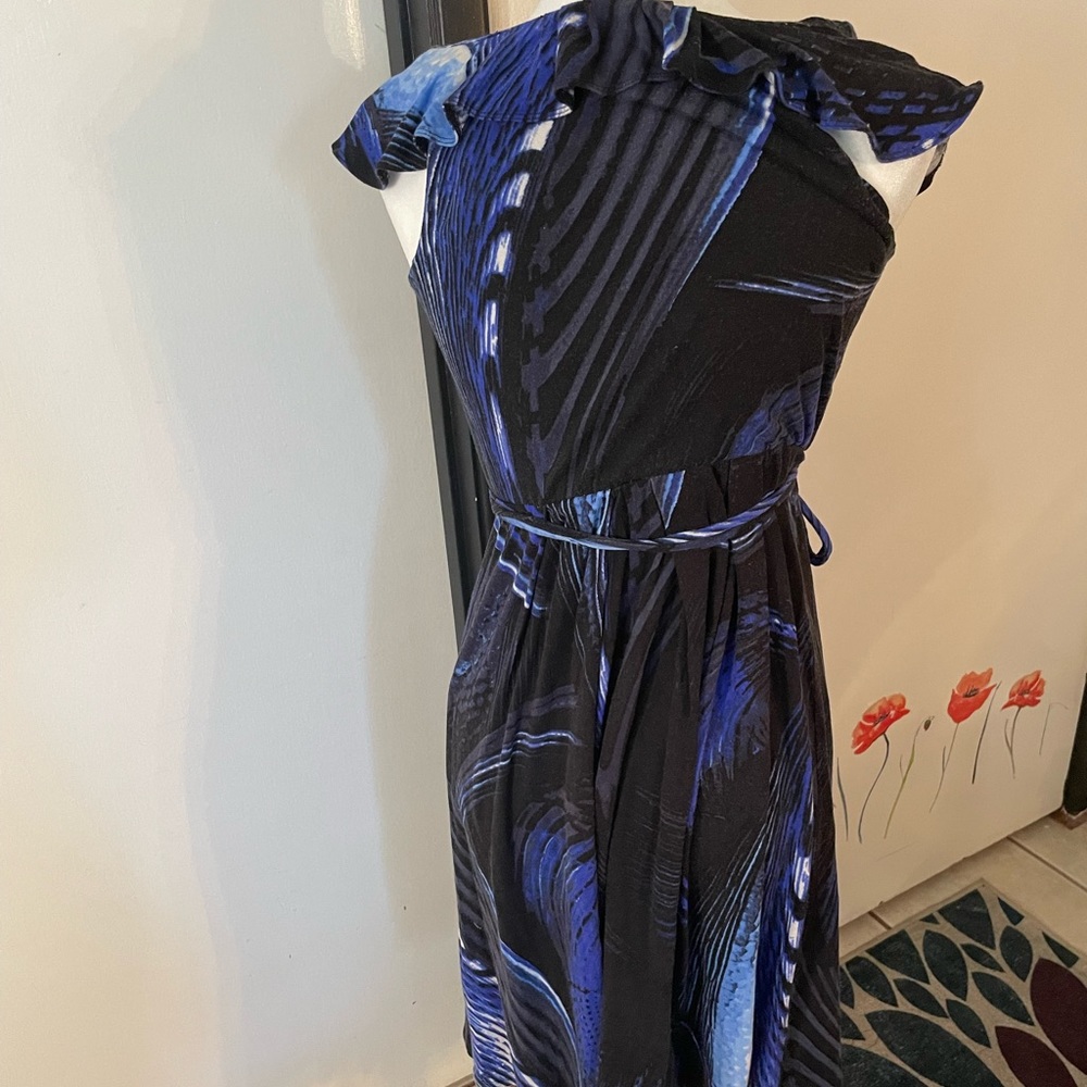 Ruffle collar sleeveless blue and black dress with tie belt - Picture 5 of 10
